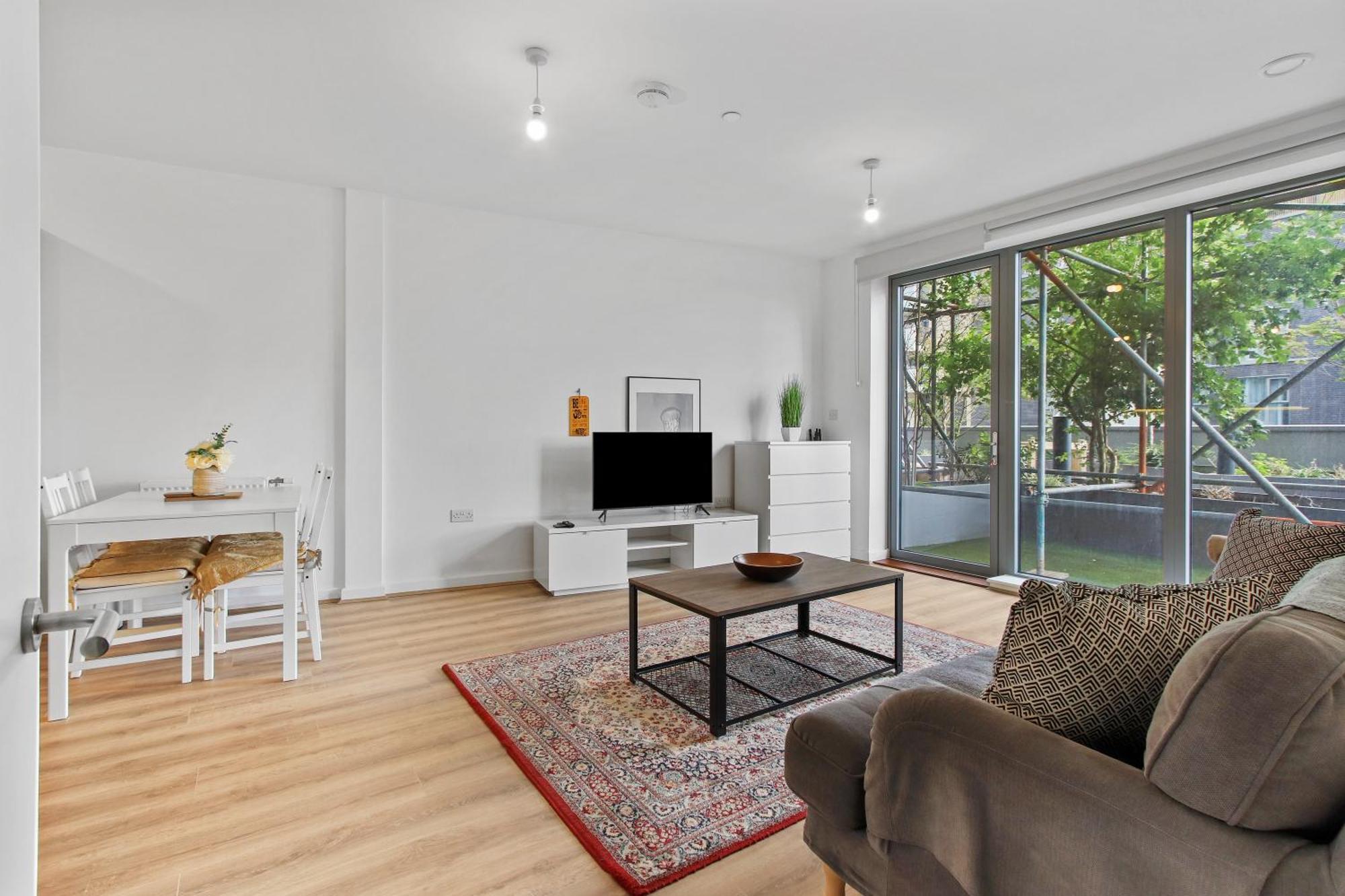 Centrally Located - Modern - 2Bed - 2Bath Apartment Londen Buitenkant foto