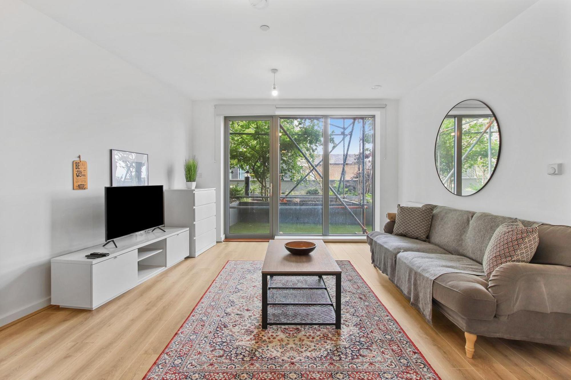 Centrally Located - Modern - 2Bed - 2Bath Apartment Londen Buitenkant foto