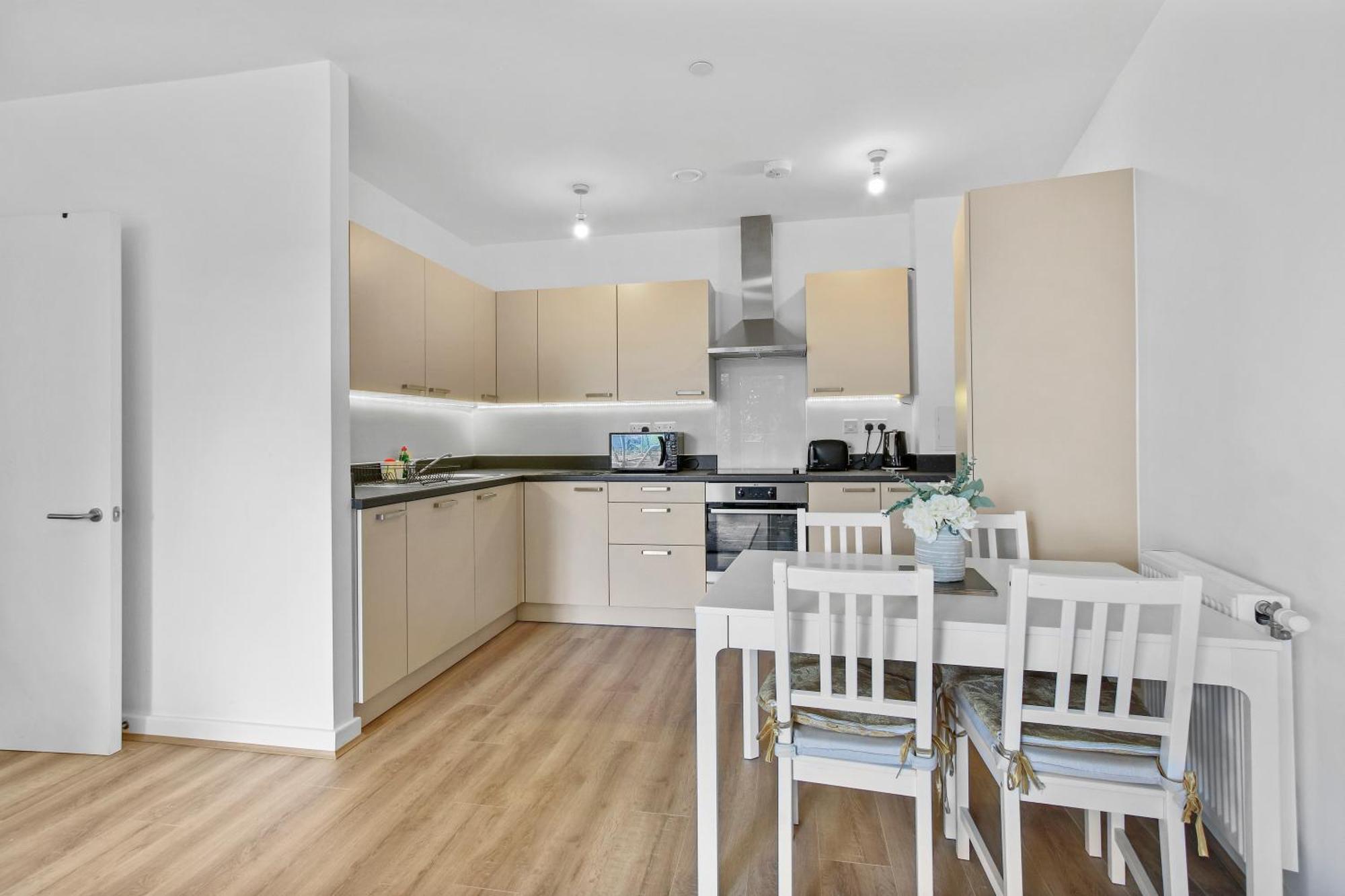 Centrally Located - Modern - 2Bed - 2Bath Apartment Londen Buitenkant foto