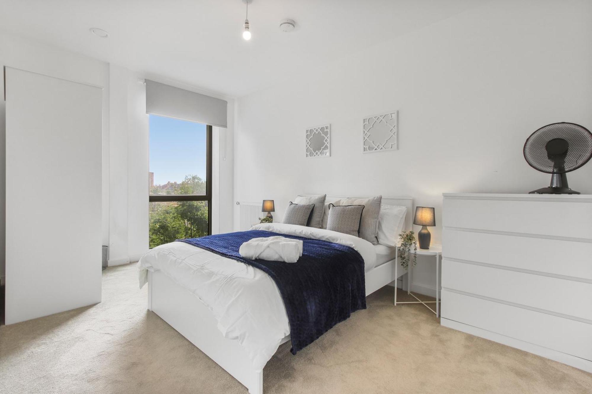 Centrally Located - Modern - 2Bed - 2Bath Apartment Londen Buitenkant foto