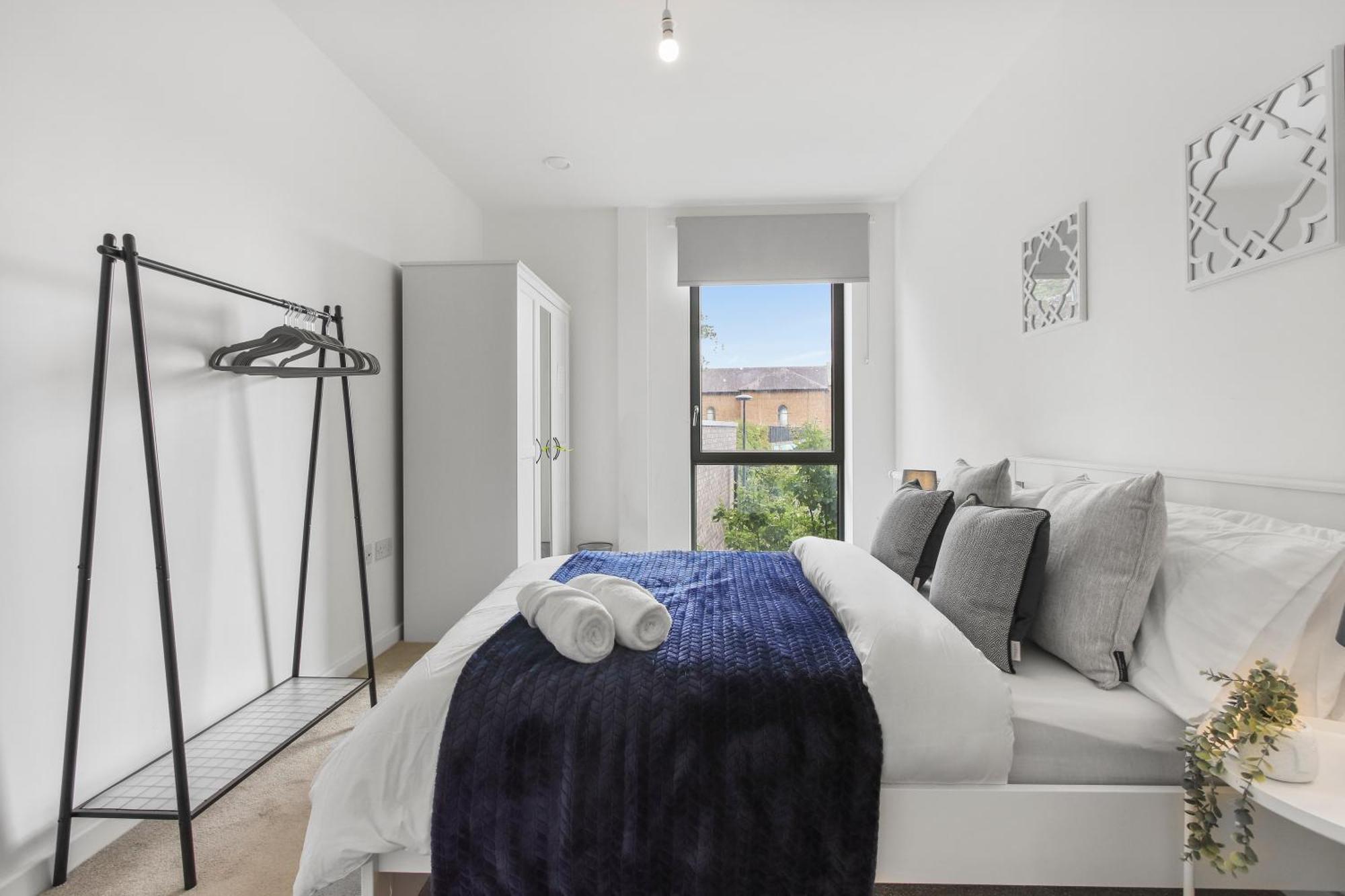 Centrally Located - Modern - 2Bed - 2Bath Apartment Londen Buitenkant foto