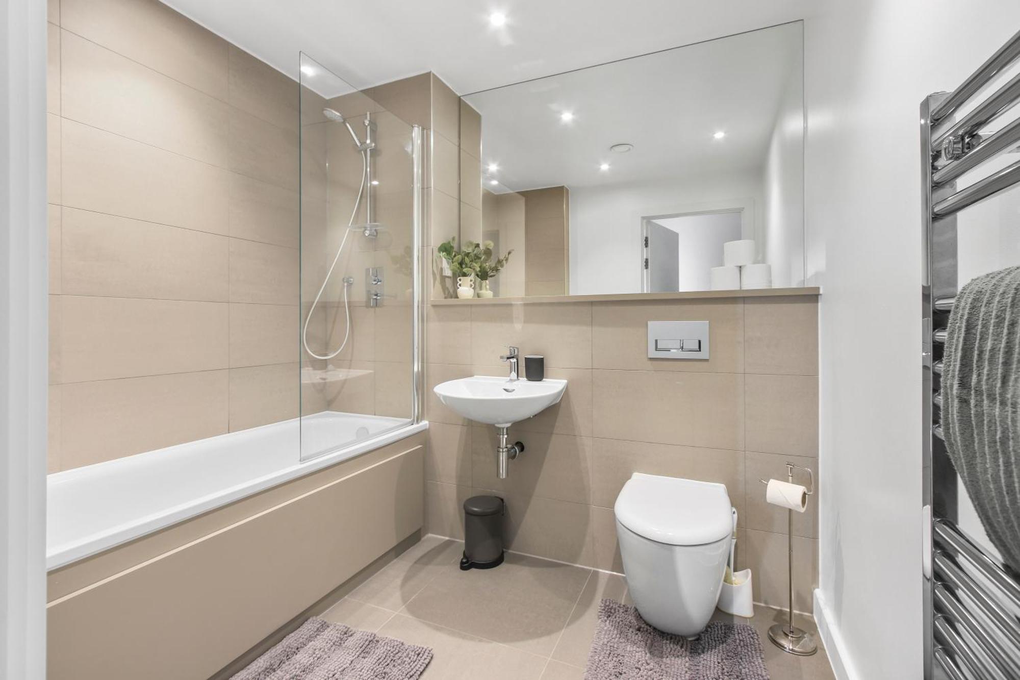 Centrally Located - Modern - 2Bed - 2Bath Apartment Londen Buitenkant foto