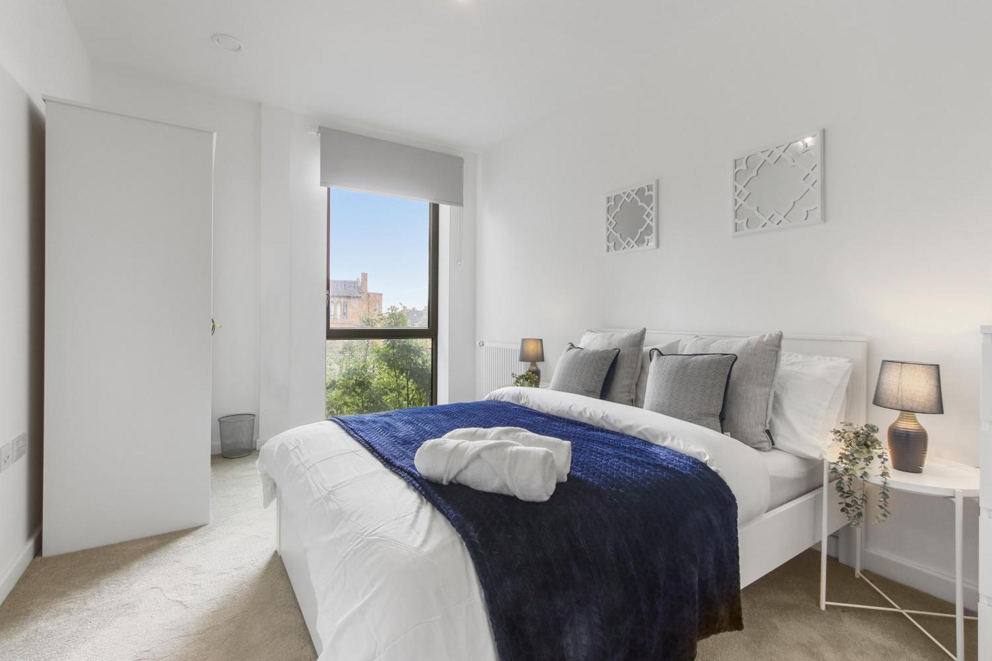Centrally Located - Modern - 2Bed - 2Bath Apartment Londen Buitenkant foto