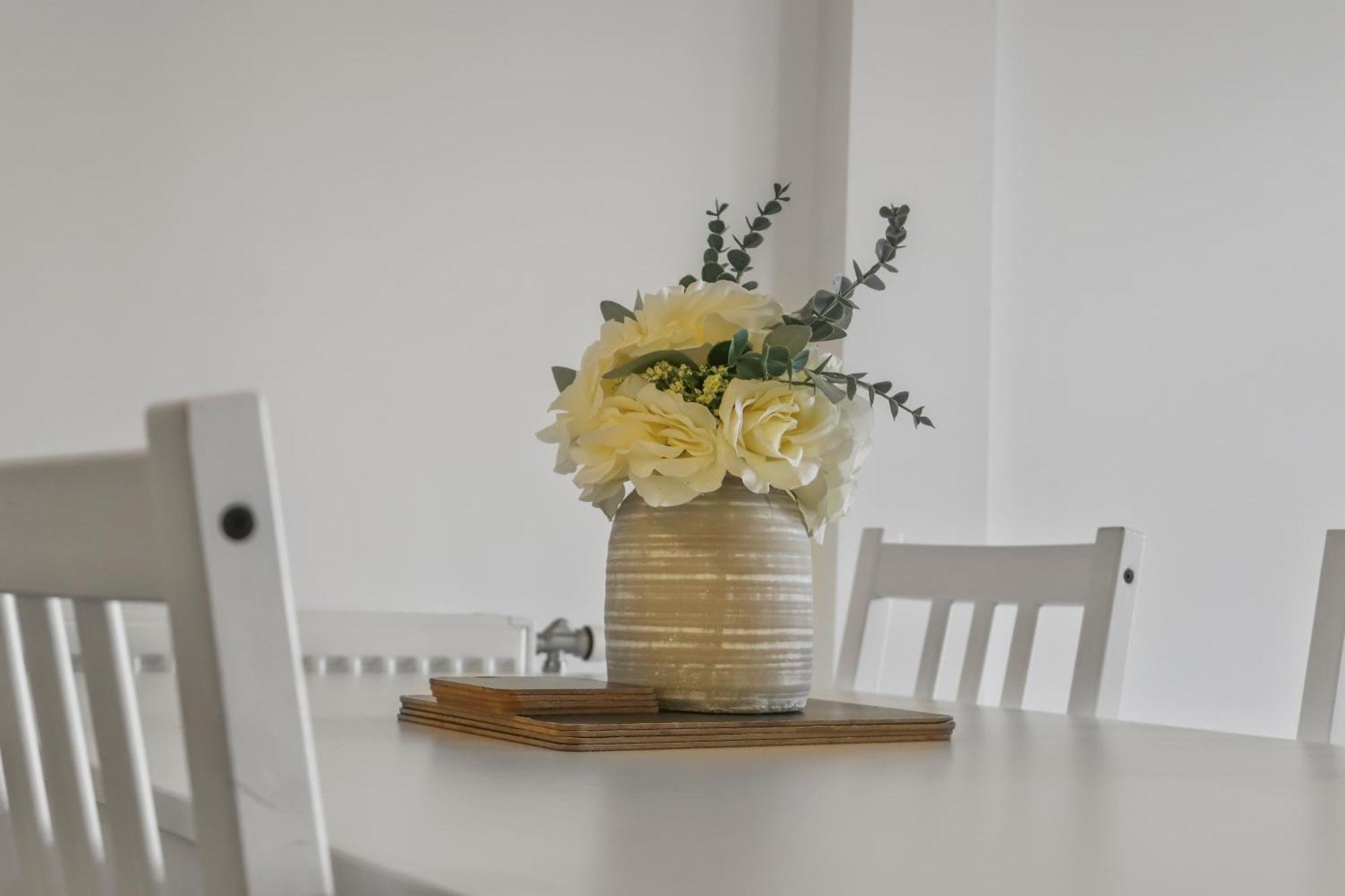 Centrally Located - Modern - 2Bed - 2Bath Apartment Londen Buitenkant foto