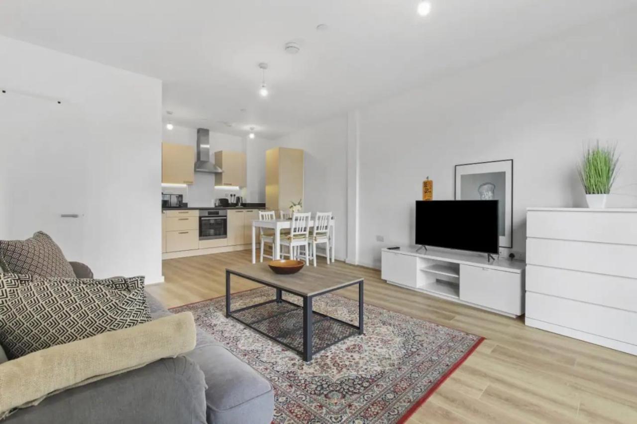 Centrally Located - Modern - 2Bed - 2Bath Apartment Londen Buitenkant foto