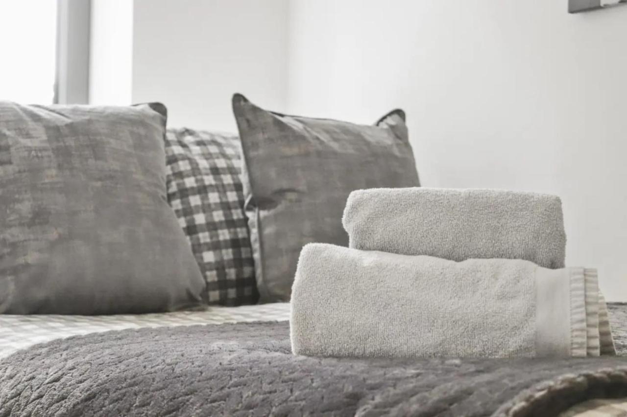 Centrally Located - Modern - 2Bed - 2Bath Apartment Londen Buitenkant foto