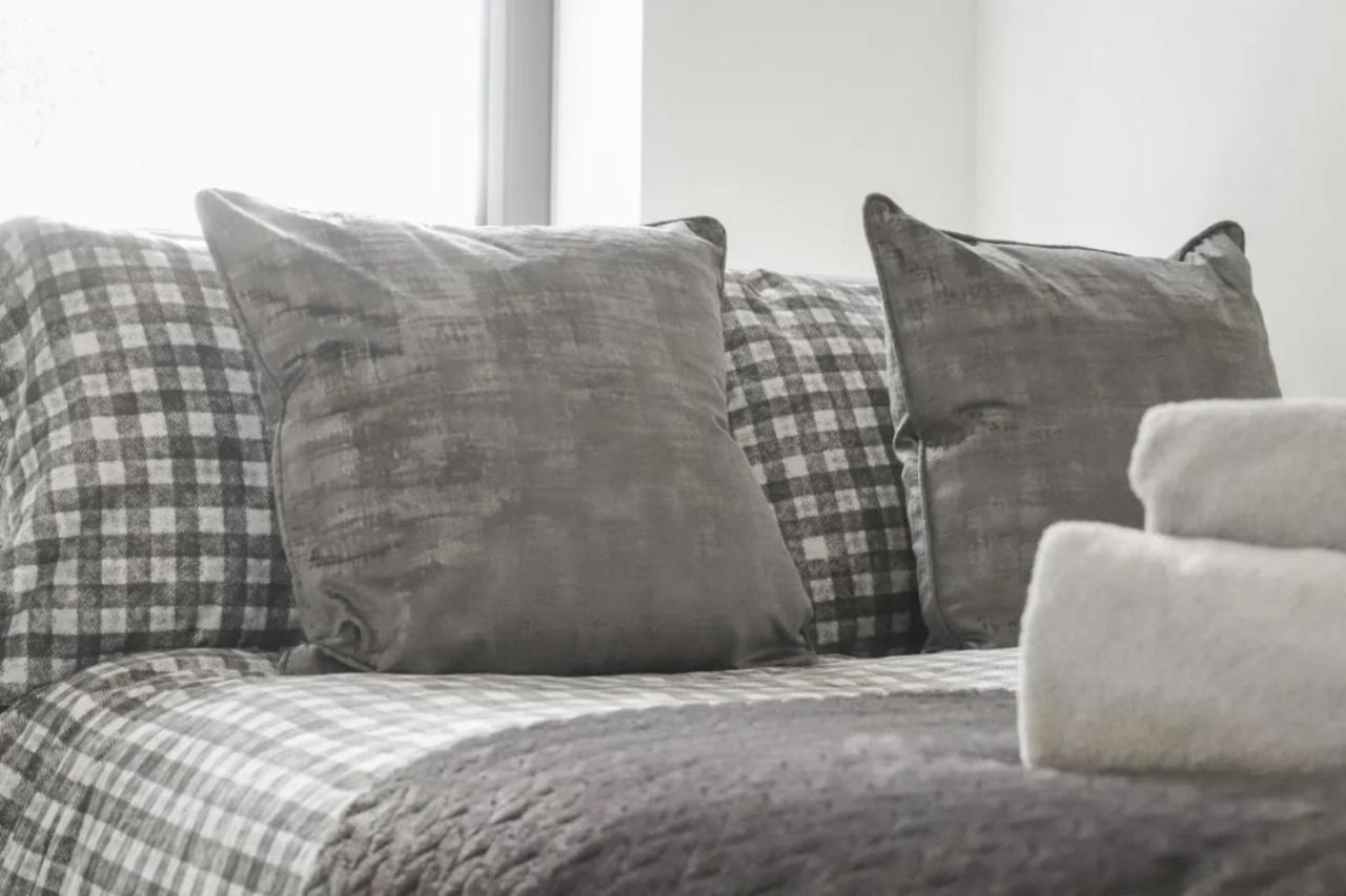 Centrally Located - Modern - 2Bed - 2Bath Apartment Londen Buitenkant foto