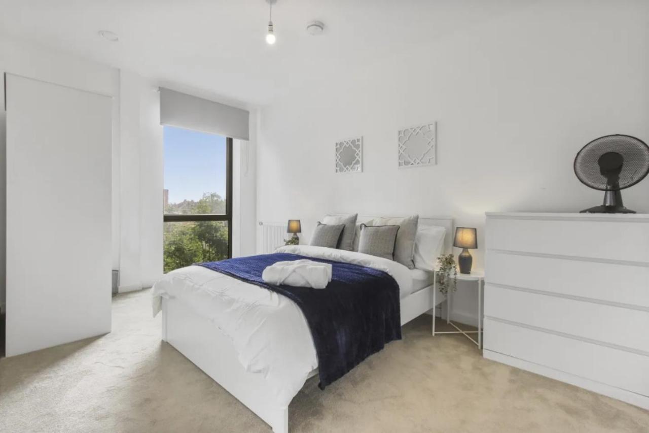 Centrally Located - Modern - 2Bed - 2Bath Apartment Londen Buitenkant foto