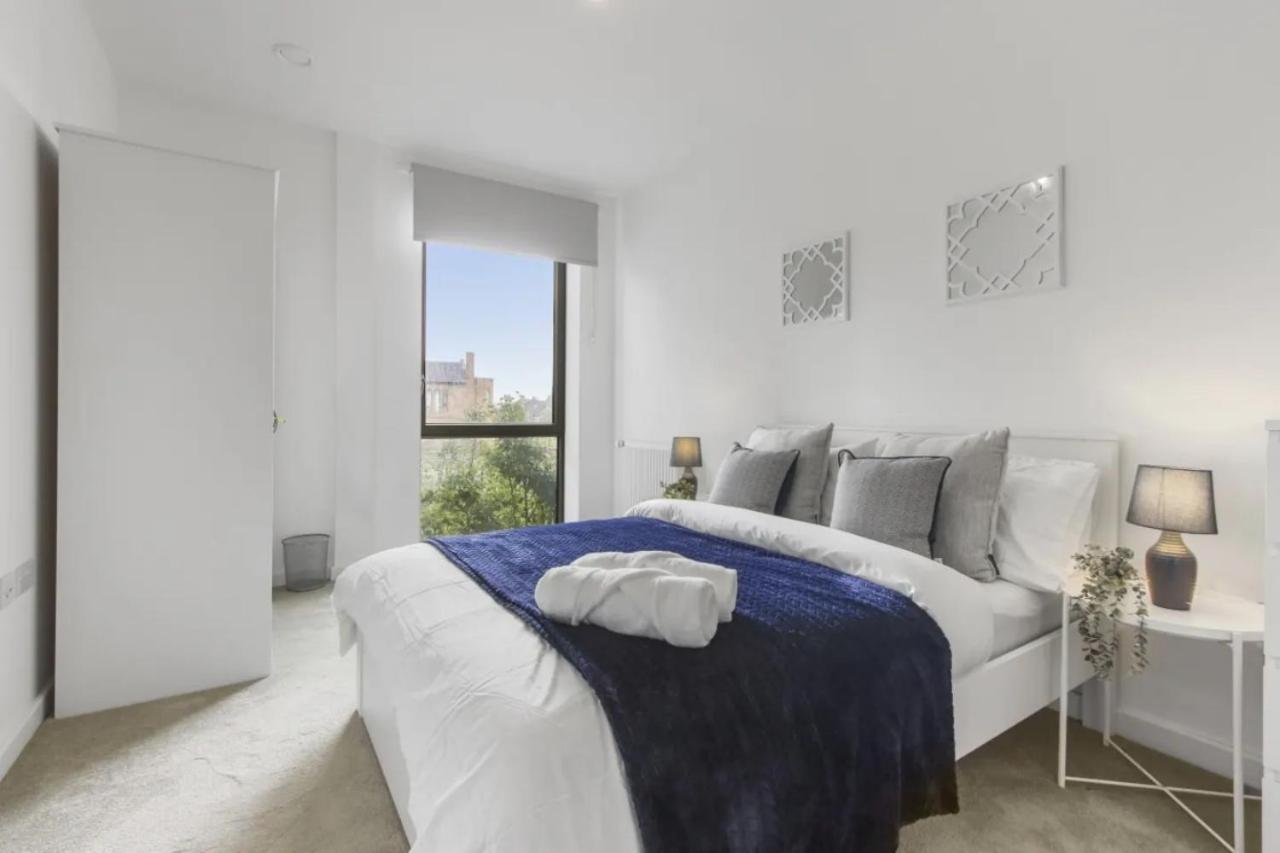 Centrally Located - Modern - 2Bed - 2Bath Apartment Londen Buitenkant foto